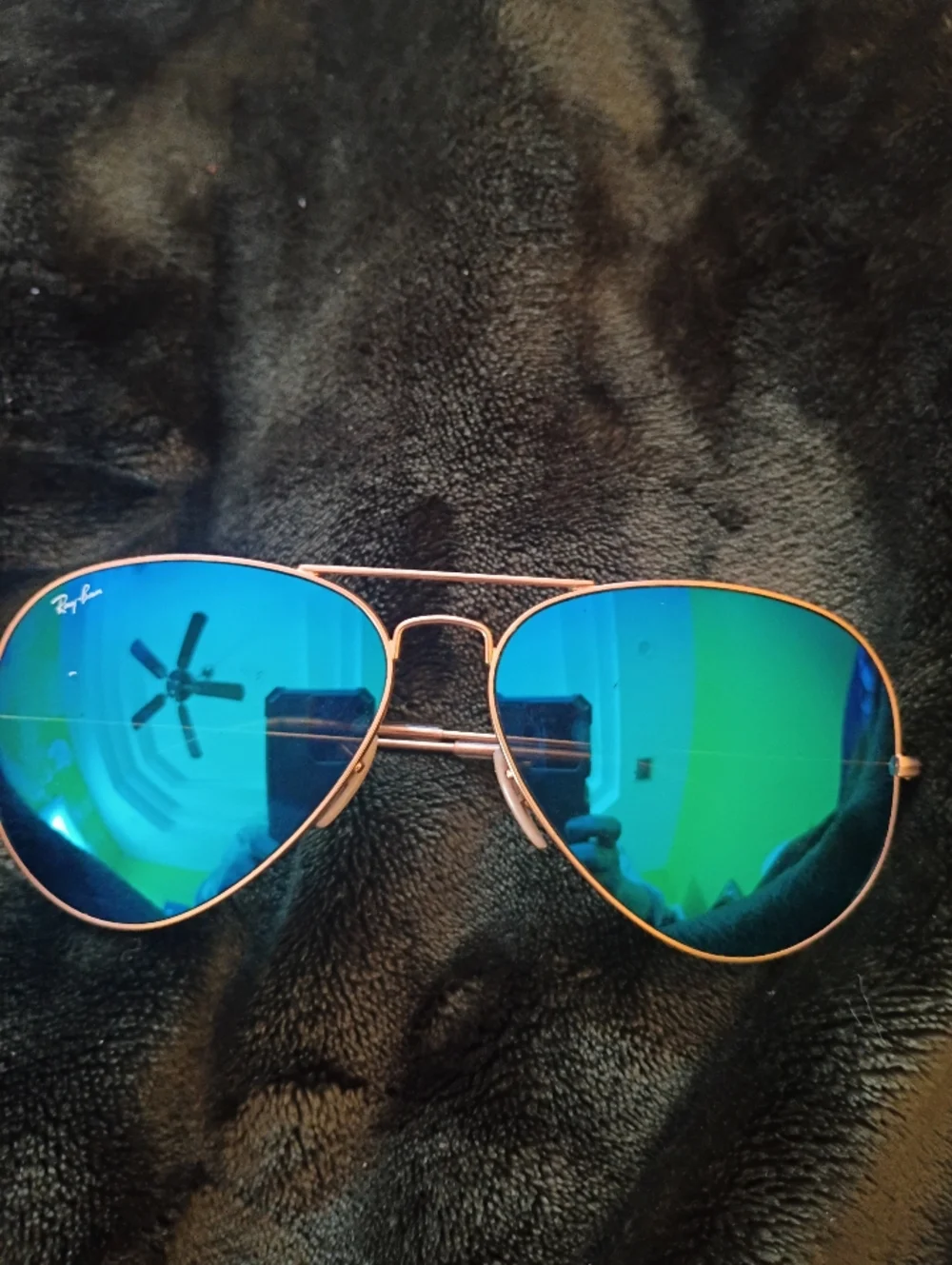 Unisex Ray-Ban Aviator Sunglasses.Gold Frame with Blue Mirrored Lenses. - Picture 2 of 6